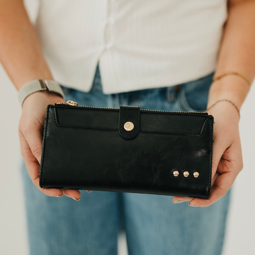 Essentials Carryall Wallet – Pretty Simple